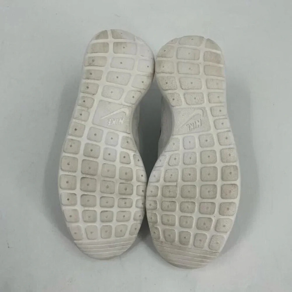 Nike Women's Roshe One Premium Metallic Platinum 833928-009 Sneaker Size 7.5 - Picture 11 of 11